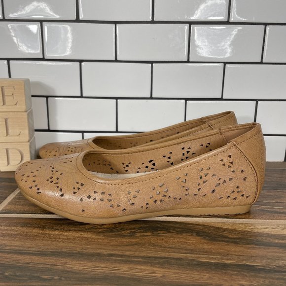 BareTraps Mariah Womens Size 7.5 Shoes Caramel Hidden Wedge Slip On Comfort Flat - Picture 1 of 12